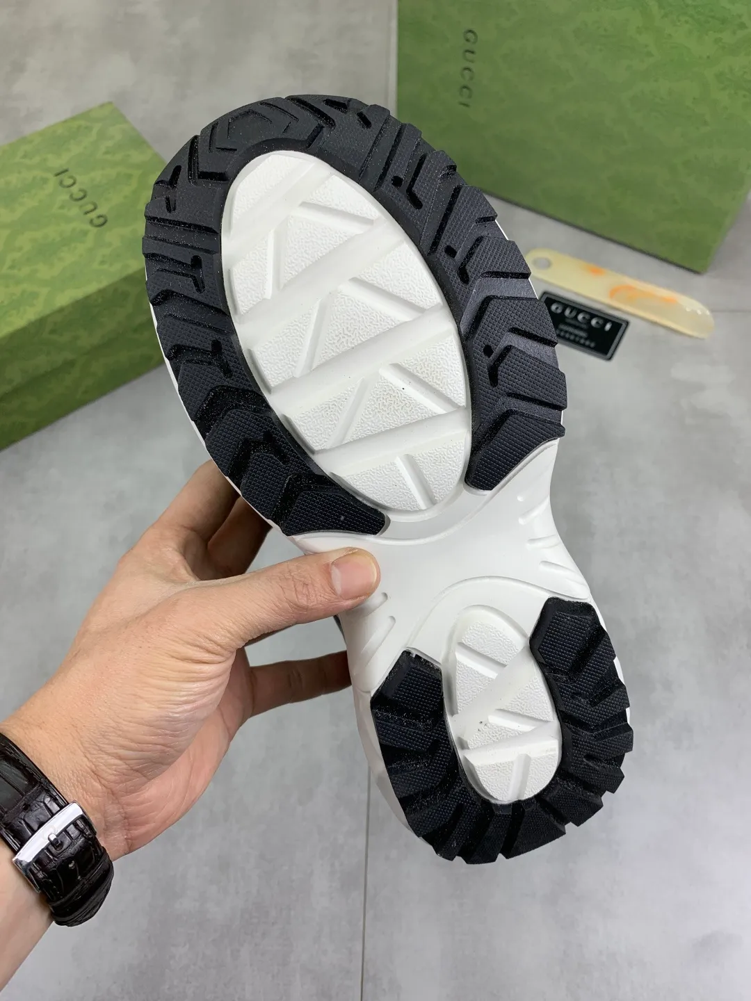 Men's shoes 💰P500💰[New style] 🆘 Dad's shoes [GUCCI] Gucci's new men's shoes are the first to be launched, and the materials and workmanship are superior to all versions on the market. The highest quality imported original top calfskin upper with trendy printed patterns ➕, the inner material is made of full-grain pigskin lining, privately molded soft TPU rubber comfortable outsole, and high foot comfort. Actual shooting, imported special materials highlight the unique charm of the brand 2️⃣colors available Size number; 38-44
